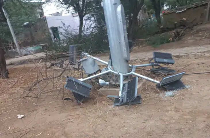 Alwar में 45 दिन बाद ही नीचे गिरी हाई माक्स लाइट, पार्षद ने भ्रष्टाचार का आरोप लगाया