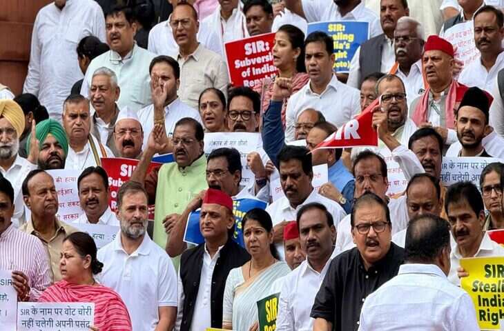 ‘यह सिर्फ कानून नहीं लोकतंत्र का कत्ल है....' SIR मुद्दे पर संसद परिसर में विपक्षी दलों का जोरदार प्रदर्शन, देखिये नारेबाजी का वायरल VIDEO 