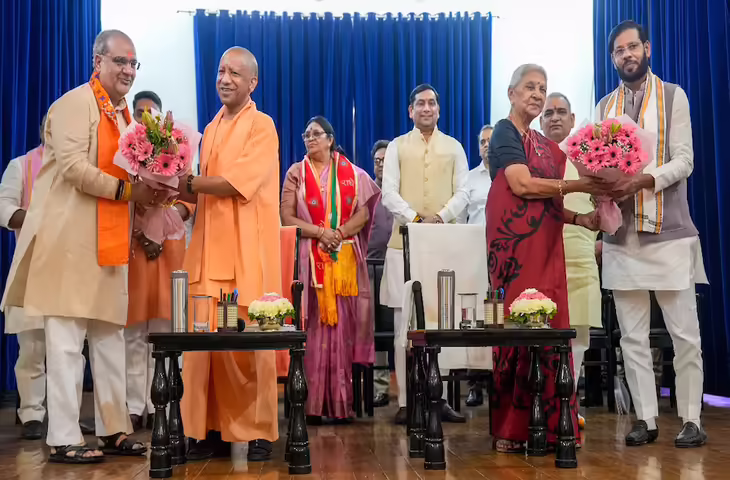 उत्तर प्रदेश में योगी मंत्रिमंडल विस्तार, विभागों का बंटवारा अभी बाकी