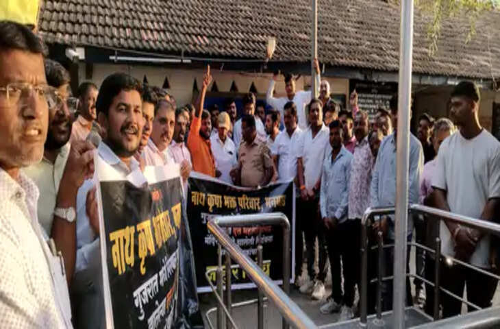 Nashik 'मनमाडला संगठनों का थाने तक मार्च: गिरनार पर्वत पर नाथ साधुओं की पिटाई पर रोक