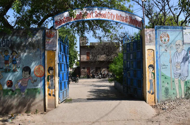 गिरते नामांकन की चुनौती, प्रवेशोत्सव से बच्चों को स्कूल लाने पर जोर