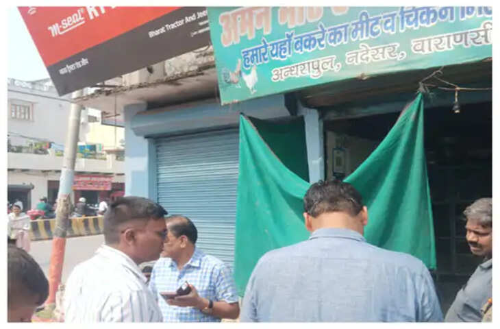 वाराणसी में खुले में बिक रहा था मांस, नगर निगम ने 8 दुकानों पर लगाया 6 हजार रुपये जुर्माना