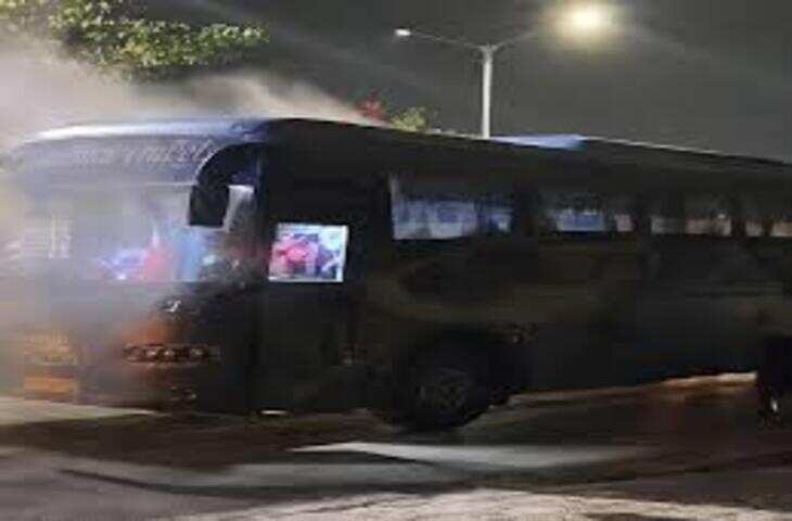 IPL फाइनल के बाद गुजरात टाइटंस की टीम बस में शॉर्ट सर्किट, फुटेज में देंखे धुआं फैलते ही खिलाड़ियों को सुरक्षित निकाला गया