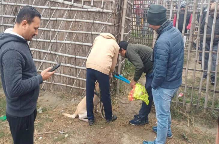 मशरख में थाने से सटे मंदिर में चोरी, लाखों की मूर्तियां गायब, सुबूत मिटाने के लिए CCTV-DVR भी उखाड़ ले गए चोर
