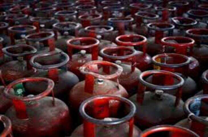 केंद्र ने घरेलू और कॉमर्शियल गैस सिलेंडर के दाम बढ़ाए, वीडियो में देंखे दिल्ली में घरेलू सिलेंडर 913 रुपए में उपलब्ध