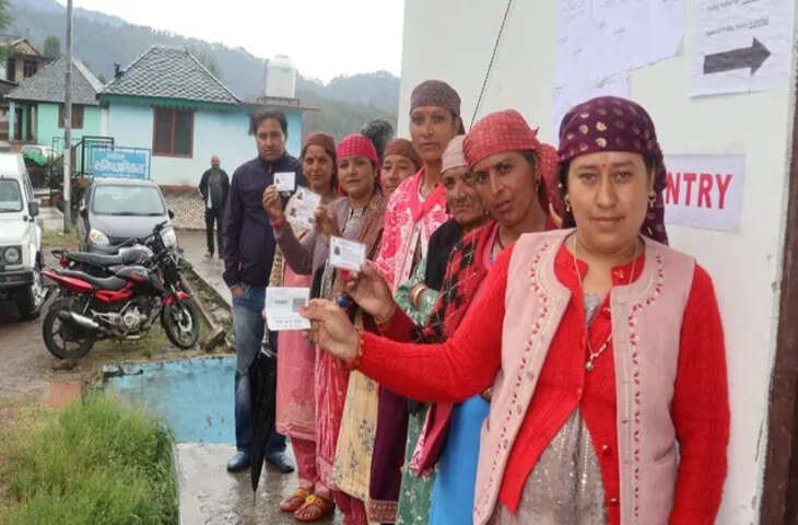 हमीरपुर में पंचायत चुनाव के अंतिम चरण में 76.52% मतदान, मतदाताओं में दिखा जबरदस्त उत्साह