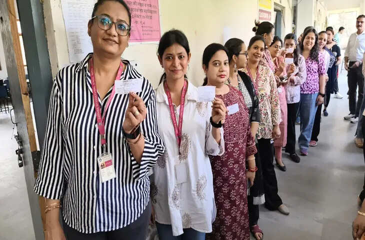 UP MLC Election 2026: यूपी की 11 सीटों पर वोटिंग जारी, फर्जीवाड़े के आरोपों से बढ़ी हलचल; 14.81 लाख मतदाता करेंगे फैसला