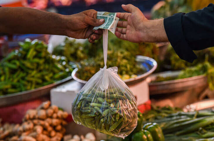 &ldquo;नवाज शरीफ हमें लूटकर खा गया....'&nbsp;महंगाई से बेहाल पाकिस्तान? इंडियन व्लॉगर के सामने लोगों ने सुनाया अपना दर्द, देख वीडियो&nbsp;