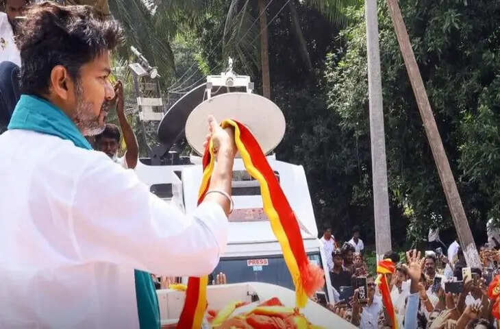तमिल राजनीति में बड़ा सियासी उलटफेर के संकेत, रुझानों में टीवीके ने डीएमके को पीछे छोड़ा