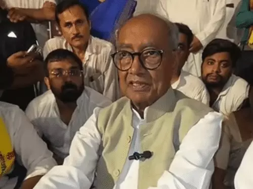 रीवा में कल्पना मिश्रा मौत मामले पर दिग्विजय सिंह का धरना, कांग्रेस ने उठाए अस्पताल की व्यवस्था पर सवाल