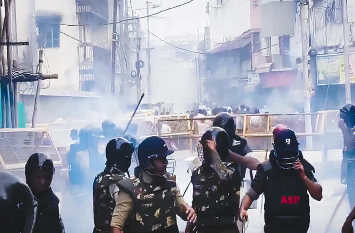 पथराव, आंसू गैस और फ्लैग मार्च: उज्जैन में शाही मस्जिद का निर्माण ढहाए जाने के दौरान क्या-क्या हुआ? जानें पूरी घटना