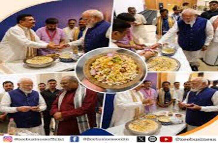 भारत मंडपम में पीएम मोदी ने चखा बंगाल का स्वाद, शुभेंदु अधिकारी ने अपने हाथों से खिलाई झालमुड़ी