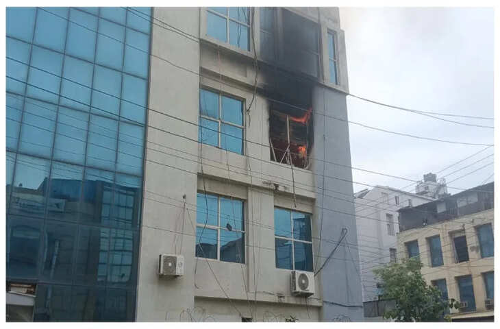 नोएडा में आईटी कंपनी में लगी आग, सभी को एक घंटे में किया रेस्क्यू