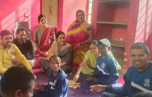 Bikaner मानसिक विक्षिप्त बच्चों के साथ अर्चना शर्मा समाज कल्याण बोर्ड की अध्यक्षा ने मानसिक रूप से विक्षिप्त बच्चों के साथ समय बिताया