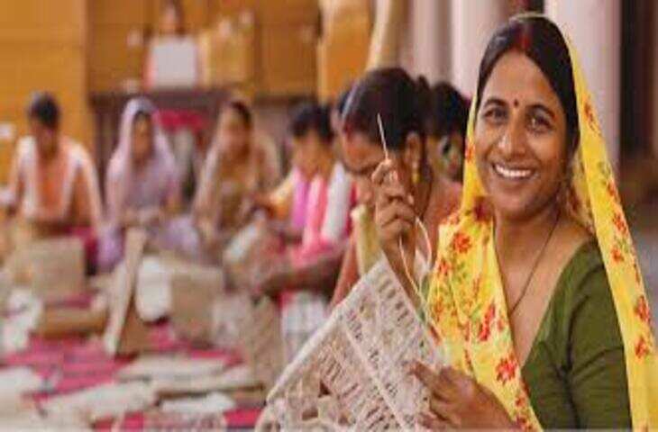 नारी न्याय सम्मेलन में उमड़ी भीड़, नई कार्यकारिणी ने ली शपथ; महिलाओं का जिला कलेक्ट्रेट तक रोष मार्च