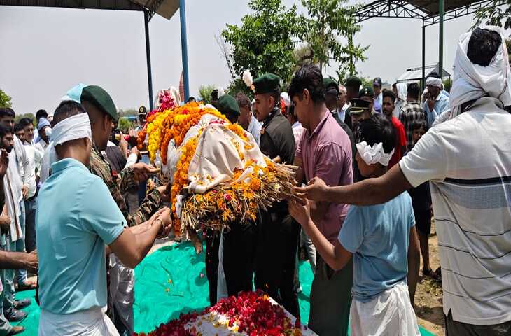 17 दिन पहले बेटे का हुआ था जन्म, वीडियो में जाने दो नामकरण की तैयारी के बीच सड़क हादसे में शहीद जवान की मौत