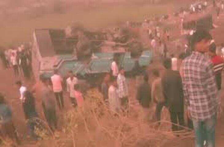 बांसवाड़ा में बारातियों से भरी बस पलटी, तीन की मौत, 35 घायल
