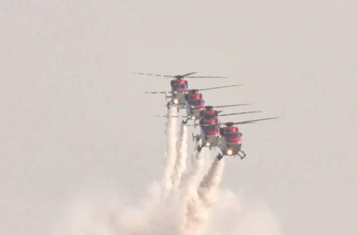 वीडियो में देखें जलमहल पर वायुसेना का भव्य एयर शो, ध्रुव हेलिकॉप्टर और सूर्यकिरण टीम ने दिखाए रोमांचक करतब