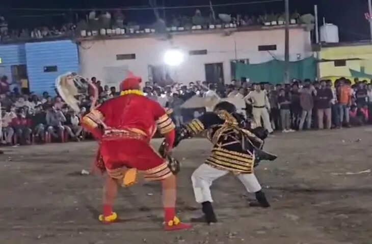 शमशाबाद में रावण दहन से पहले रामलीला का मंचन, ग्रामीण कलाकारों ने जीवंत किए श्रीराम के प्रसंग
