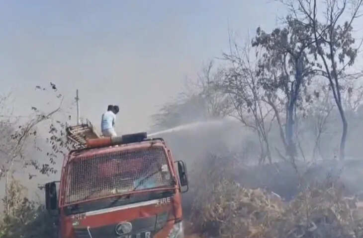 सागवाड़ा के जंगल में भीषण आग, रिहायशी इलाके तक पहुंची लपटें, लोगों में दहशत