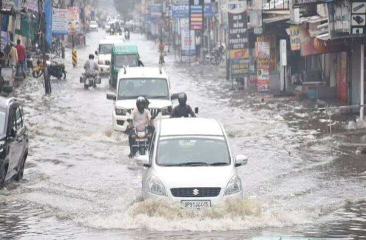 कानपुर में बारिश बनी आफत: 50 से ज्यादा सड़कें जलमग्न, जाजमऊ में 18 फीट धंसी सड़क; एयरपोर्ट पार्किंग बनी तालाब