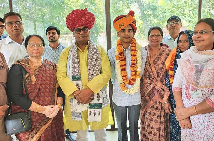 दिहाड़ी मजदूर के बेटे ने रचा इतिहास: RBSE 12वीं में 99.80% अंक, IAS सपने को मिलेगा सरकारी सहारा