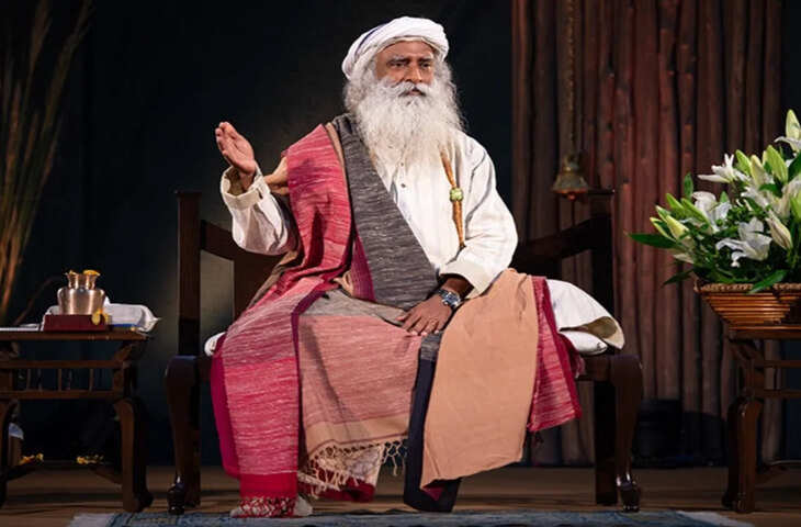 नवरात्रि पर सद्गुरु की सीख: शक्ति, ज्ञान और धन को अहंकार नहीं, अमानत समझें; जानें क्या है विजयादशमी का असली अर्थ