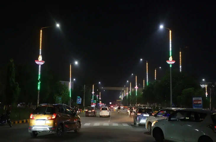 Noida Extension में रात का अंधेरा होगा दूर, 6.46 करोड़ रुपये से लगेंगी डेकोरेटिव स्ट्रीट लाइटें