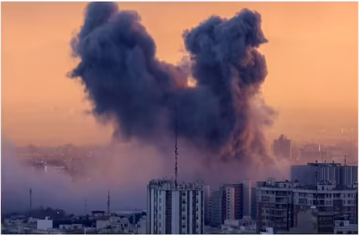 ट्रंप की सख्त चेतावनी के बावजूद ईरान का बड़ा हमला, कुवैत एयरबेस पर बरसी मिसाइलें, 15 अमेरिकी सैनिक घायल