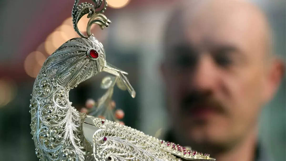 silver peacock vastu tips for home happiness and prosperity
