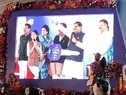 मध्य प्रदेश के 7,400 से ज्यादा मेधावी विद्यार्थियों को ई-स्कूटी और मोटराइज्ड वाहन की सौगात, CM मोहन यादव ने बांटे वाहन