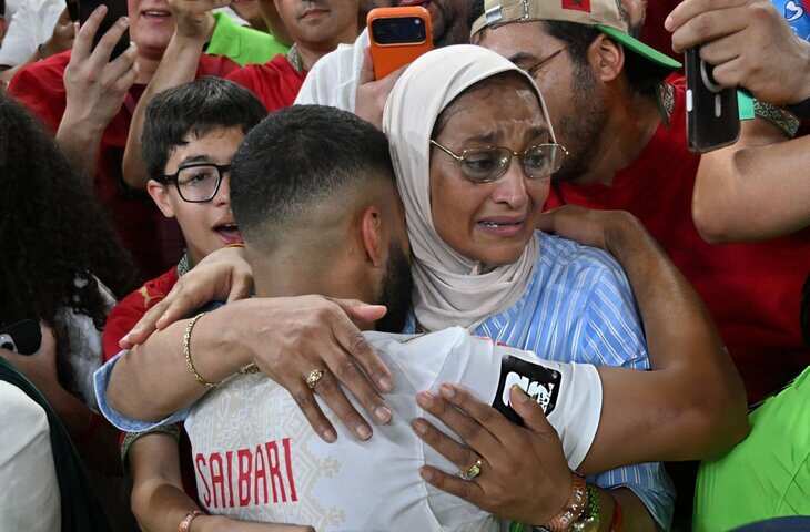 मैदान पर जीत, मां की बाहों में जश्न! FIFA 2026 का यह खूबसूरत VIDEO देख लोग हुए भावुक