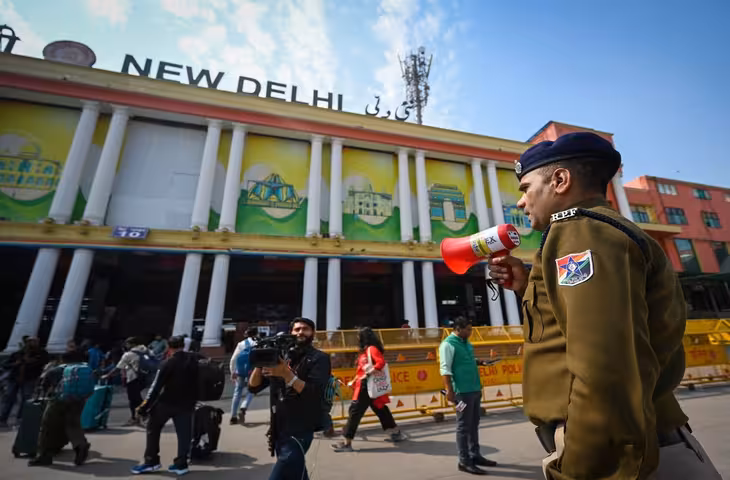 New Delhi Railway Station: यात्रियों के लिए जरूरी खबर, 14 और ट्रेनों के बदले प्लेटफॉर्म