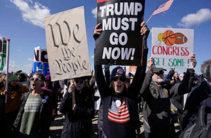 अमेरिका में ट्रम्प के खिलाफ &lsquo;नो किंग्स रैली&rsquo;, वीडियो में देखें 80 लाख लोगों ने देशभर में किया प्रदर्शन, महंगाई और इमिग्रेशन नीति पर सरकार घिरी