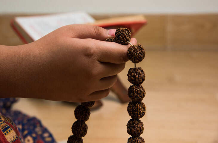 2 मिनट के शानदार वीडियो में जाने&nbsp;गायत्री मंत्र की कितनी माला जपने से मिलती है&nbsp;रोगों, दुखों और शत्रुओं से मुक्ति ?&nbsp;