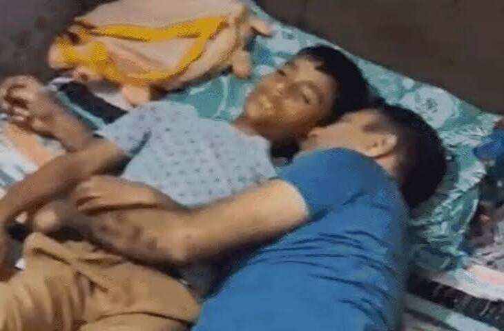 ग्रेटर नोएडा में एक ही परिवार के 5 लोगों की मौत, वीडियो में जाने पति-पत्नी और 3 बच्चों के शव बिस्तर पर मिले; जहरीला खाना खाने की आशंका