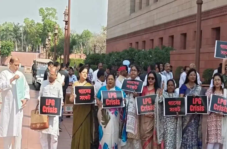 एलपीजी मुद्दे पर सियासत तेज: सालेह मोहम्मद का तंज&mdash;&lsquo;अब सिलेंडर को भी देना होगा ग्रीन कॉरिडोर&rsquo;