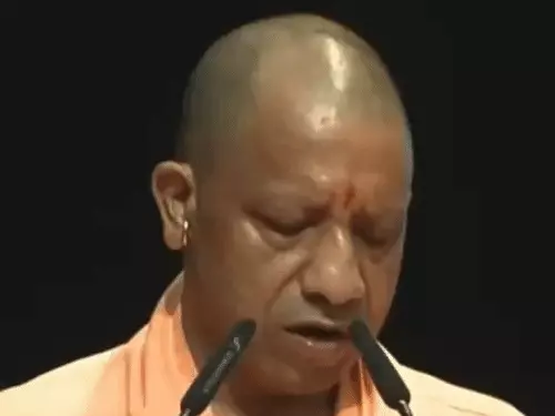 सीएम योगी बोले- सिर्फ नौकरी के लिए नहीं, बदलती दुनिया की चुनौतियों के लिए तैयार हों युवा; इनोवेटर और एंटरप्रेन्योर बनने की दी सीख