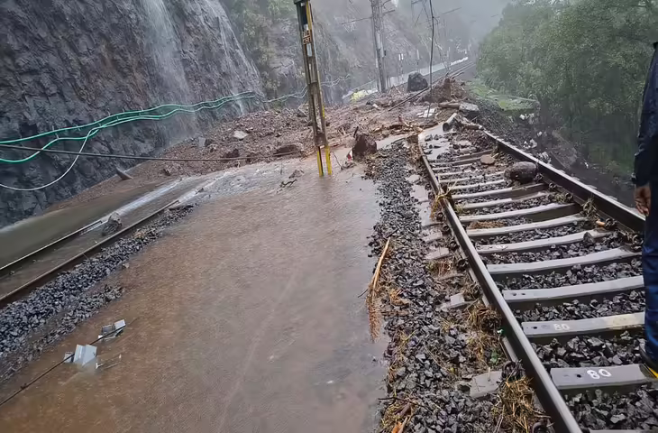 Indian Railways Alert: मुंबई-पुणे रूट पर भूस्खलन के कारण कई ट्रेनें रद्द, सफर से पहले जरूर चेक करें कैंसल ट्रेनों की लिस्ट&nbsp;