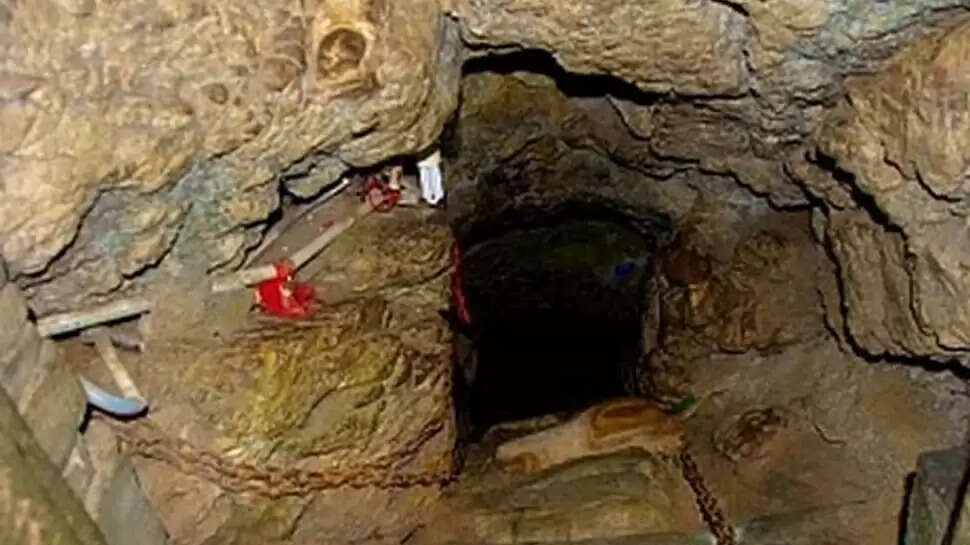 largest cave mahakaleshwar found in gangolihat pithoragarh uttarakhand know surprising facts of shivling 