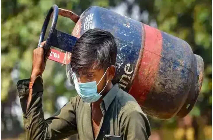 LPG Cylinder Price Today: सुबह-सुबह जानें 14 किलो वाले घरेलू गैस सिलेंडर की नई कीमत, आपके शहर में कितना है आज का रेट