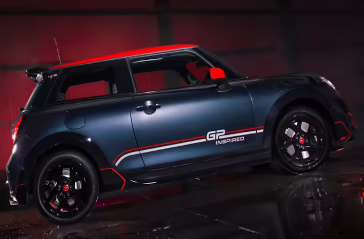Mini की लिमिटेड एडिशन कार लॉन्च! सिर्फ 30 लोगों को मिलेगी Cooper S GP Inspired, जानें खास फीचर्स