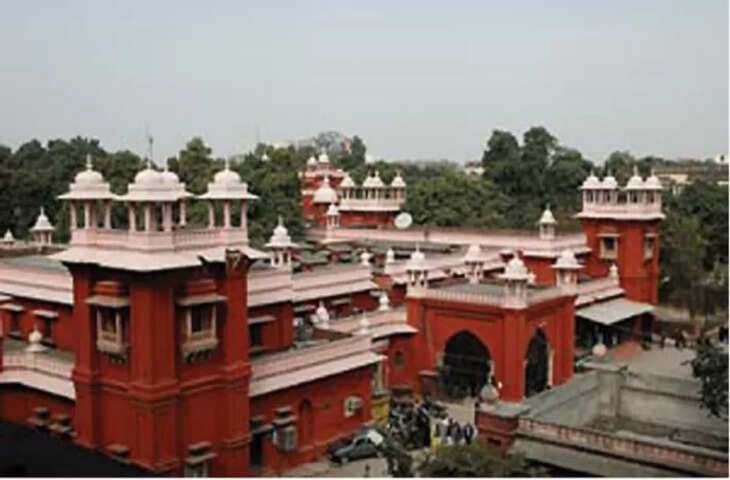 वकालत की जगह 'चैंबर' में मैरिज ब्यूरो, फूलों से सजी थी कोर्ट की चौखट, हाईकोर्ट का तगड़ा एक्शन