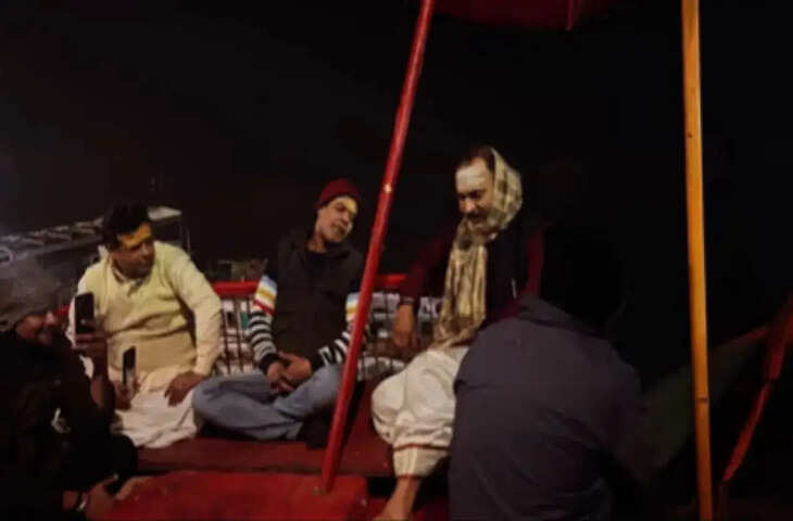 आधी रात, गंगा घाट और सुरों का दर्द...पंडित जी का बनारसी अंदाज़ जीत रहा लोगों का दिल, देखे वायरल क्लिप&nbsp;