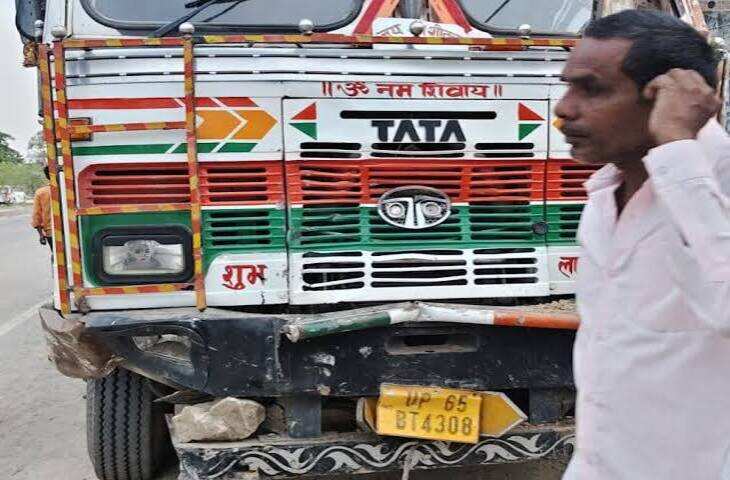 मिर्जापुर में घर में घुसा बेकाबू ट्रक, तीन लोगों की मौत: सो रहे परिवार पर टूटा कहर, दो गंभीर घायल वाराणसी रेफर
