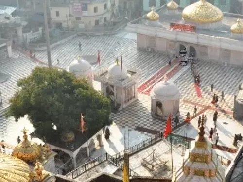 Jwala Devi Temple: बिना मूर्ति के नौ अखंड ज्योतियों की होती है पूजा, जानें मां के नौ स्वरूपों का धार्मिक महत्व