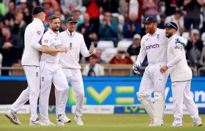 Dashboard Newsroom Create SEO Wire Preference DG NEWSWALA MEDIA PRIVATE LIMITED Content Content - Create Article Samacharnama/Sports/ Post Settings X General Meta Data Social Schema URL Slug TagsShort Title Character limit : 80 CharactersShort Description Character limit : 400 CharactersShort Video URL Headline* Sub-Headline/Summary Add Hero Image Highlights Body* *Terms of Use Site Privacy Policy Platform Cookie Policy Refund Policy Advertising Guidelines Disclaimer FAQs Pricing Contact Us Copyright © 2023 by Times Internet Limited. All rights reserved. Search your images Enter Title... Ashes 2023 4th Test--1-14411111111111.JPG 67 KB Ashes 2023 4th Test--1-14411111111111.JPG Remove file क्रिकेट न्यूज़ डेस्क। इंग्लैंड और ऑस्ट्रेलिया के बीच एशेज सीरीज का चौथा टेस्ट मैच 19 जुलाई से मैनचेस्टर के ओल्ड ट्रैफर्ड मैदान पर खेला जाएगा।मुकाबले से पहले ऑस्ट्रेलिया की ओर से प्लेइंग इलेवन में बदलाव की जानकारी सामने आई है।कंगारू कप्तान पैट कमिंस ने पहले ही साफ कर दिया है कि टीम में स्टार पेसर जोश हेजलवुड की वापसी हो रही है। वहीं स्कॉट बोलैंड को बाहर किया जा रहा है। दूसरी ओर इंग्लैंड ने मैच से दो दिन पहले ही अपनी प्लेइंग इलेवन घोषित कर दी थी। इंग्लैंड की प्लेइंग इलेवन में जेम्स एंडरसन की ओली रॉबिन्सन की जगह वापसी हुई है। ऑस्ट्रेलिया की पूरी प्लेइंग इलेवन क्या होगी ? यह तो मैच के वक्त ही पता चलने वाला है । ऑस्ट्रेलिया के कप्तान पैट कमिंस ने कहा बोलैंड इस मैच से बाहर रहेंगे वहीं हेजलवुड की वापसी होगी।बता दें कि तेज गेंदबाज जोश हेजलवुड ने इस सीरीज का दूसरा मैच ही खेला था जो लॉर्ड्स में हुआ था।ऑस्ट्रेलिया की टीम टेस्ट सीरीज में 2-1 से आगे चल रही है।ऑस्ट्रेलिया ने पहले दो टेस्ट मैच जीते थे, वहीं इसके बाद तीसरे मुकाबले में इंग्लैंड की टीम जीत के साथ वापसी करने में कामयाब रही थी। मौजूदा एशेज सीरीज में स्कॉट बोलैंड ने प्रभावी प्रदर्शन करके नहीं दिखाया है और इसलिए उन्हें बाहर किया जा रहा है। पैट कमिंस ने यह भी साफ किया है कि टीम के टॉप 5 में कोई बदलाव नहीं होगा । ख्वाजा, वॉर्नर स्मिथ, लाबुशेन और हेड की जगह पक्की है। जोश हेजलवुड के साथ ही स्टार्क का भी खेलना कन्फर्म है। Image Credit Ashes 2023 4th Test--1-1441111111.JPG 45.4 KB Ashes 2023 4th Test--1-1441111111.JPG Remove file Title... Image Credit Ashes 2023 4th Test--1-1441111.JPG 62 KB Ashes 2023 4th Test--1-1441111.JPG Remove file Title... Image Credit Ashes 2023 4th Test--1-144.JPG 39.8 KB Ashes 2023 4th Test--1-144.JPG Remove file Title... Image Credit Width Height Alt text (Alternative Text) Image Credits Alignment NoneLeftCenterRight Caption Preview