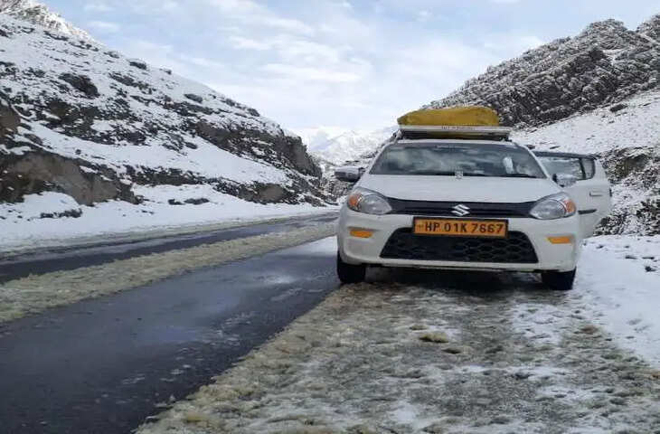 Manali Leh Road मनाली-लेह मार्ग पर जमने लगी बर्फ, लाहुल पुलिस ने एकतरफा की यातायात व्&zwj;यवस्&zwj;था