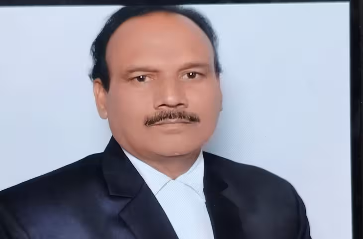 प्रयागराज में अधिवक्ता सतीश चंद्र श्रीवास्तव की गोली मारकर हत्या, देवेंद्र मिश्रा पर आरोप; मौके पर जुटे वकील