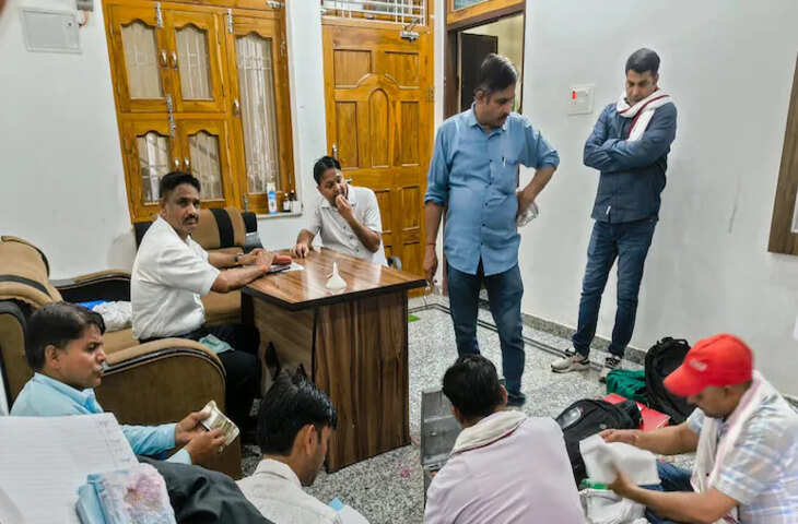 ACB ने PWD इंजीनियर को 3 लाख रुपए के साथ रंगे हाथों किया गिरफ्तार, चादर के नीचे छिपाई थी रकम